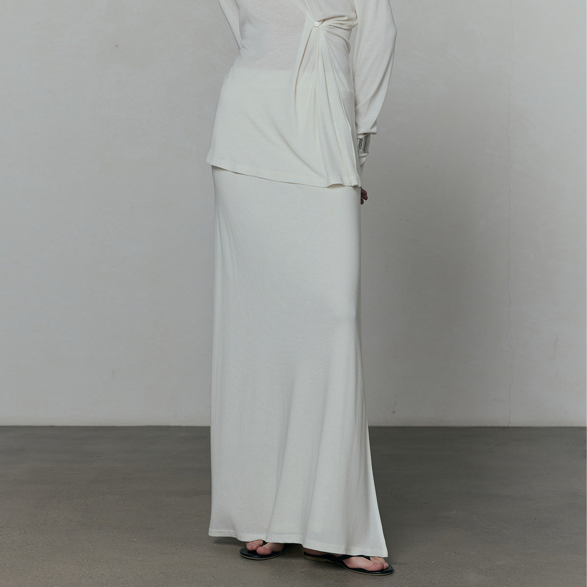 Guangzhou Thirteen Lines Women's UMA WHITE Stalls 2025 Cruise New Skirt Women's Tencel High-waisted Long Skirt