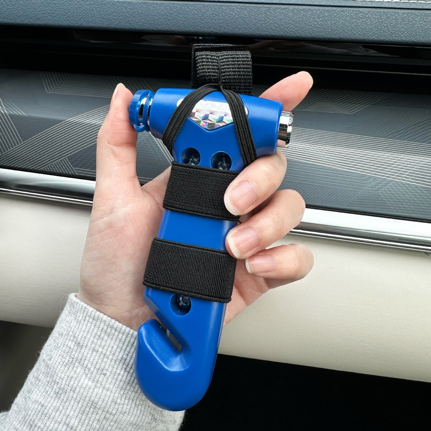 Vehicle safety hammer broken window, self-driving emergency tool, multi-functional two-in-one solid fire escape, breaking the life-saving hammer