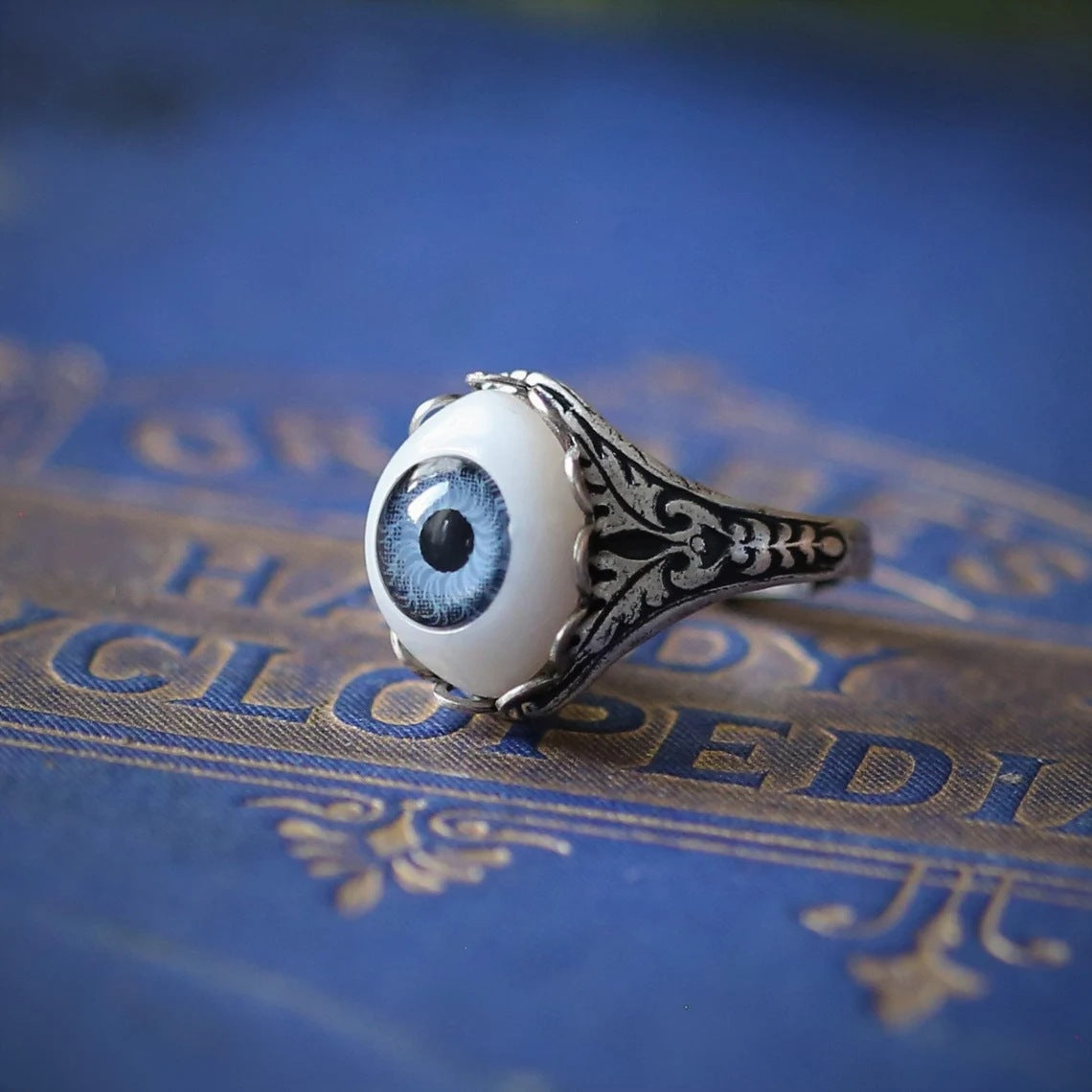 Hecheng factory direct sales European and American gothic rock all-round eyeballs creative cat's eye alloy casting men's rings