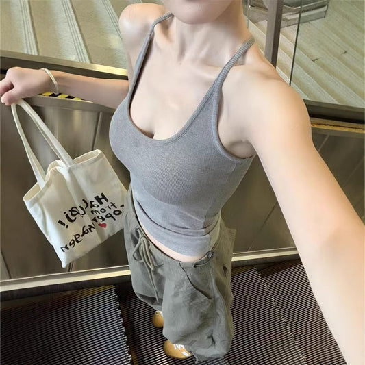 The new halterneck covers the breasts, the chest pad, the camisole is worn by the women's summer outside, the bottom is slim and the waist is beautiful