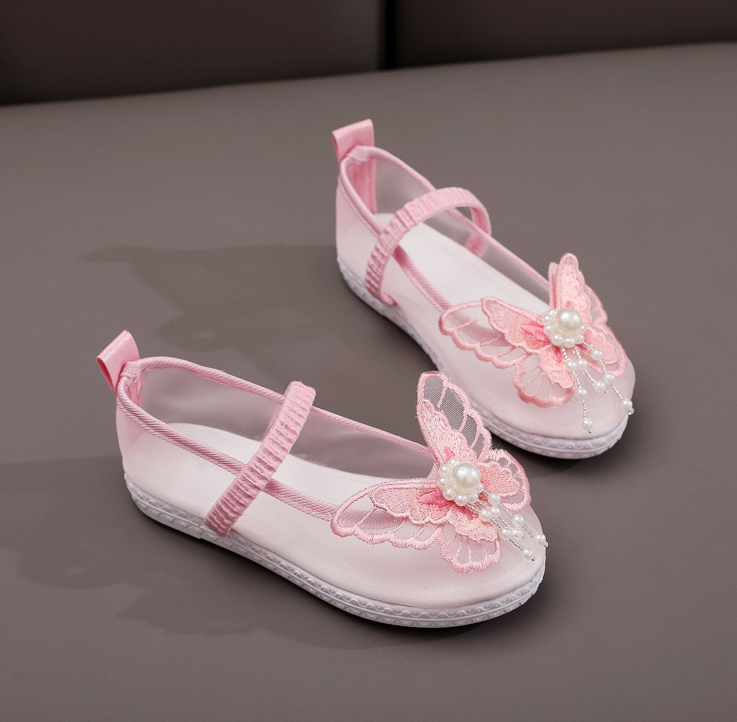Children's shoes: Hanfu embroidered shoes, girls' mesh yarn, ethnic style, ancient costume embroidery, small butterfly shoes, children's dance shoes