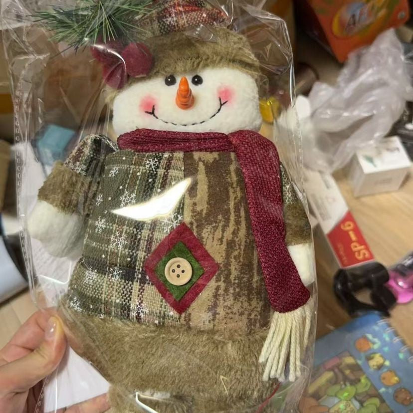 Cross-border new Christmas retro snowflake plaid cloth telescopic doll hotel shopping mall Christmas decoration ornaments