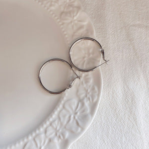 Exaggerated earrings, niche design, high-end sensory rings, earrings, new trendy temperament, slimming and versatile, cold and light wind earrings, women