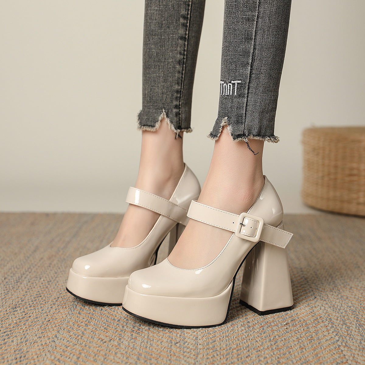 Square toe Mary Jane women's shoes 2023 spring new black shoes thick heel single shoes feminine temperament retro high heels