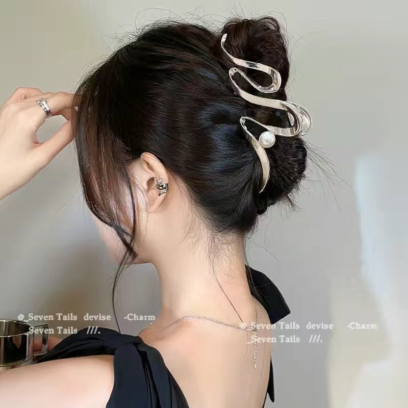 Simple bow metal grip clip women's high-end large temperament shark clip cold wind 2024 new back of the head