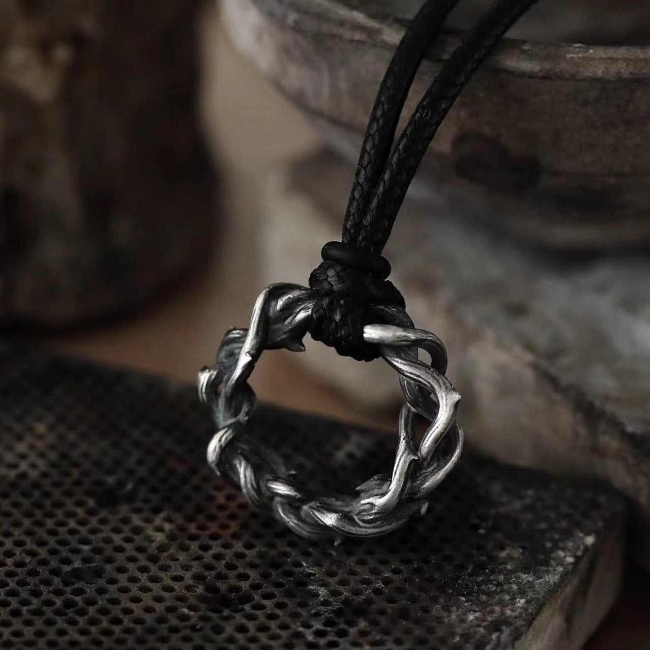 Cross-border jewelry, men's thorn necklace, retro niche design, pendant, personality trend, boyfriend, versatile clavicle chain