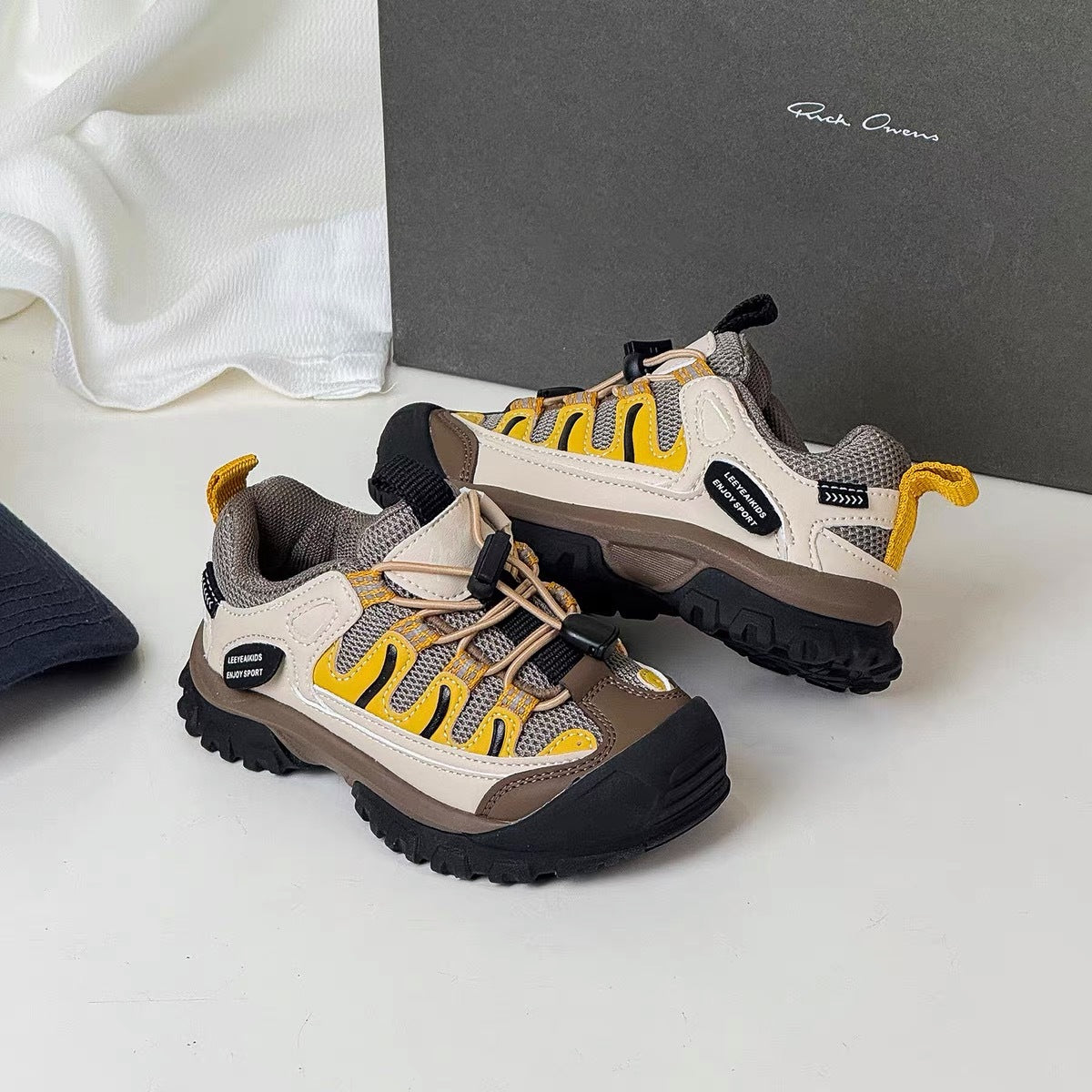 Children's sneakers, soft-soled non-slip boys' shoes, hiking shoes, 2025 spring and autumn, new mesh versatile girls' shoes