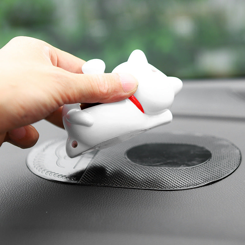 Car creative solar lucky cat ornaments in the car with cute decorative ornaments car accessories