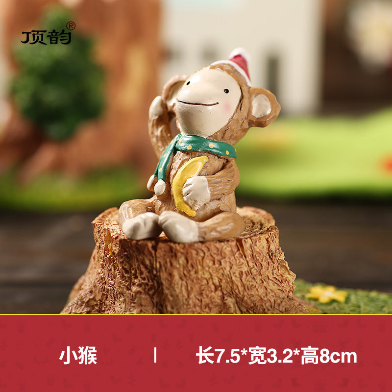 Christmas decorations, scene displays, shops, shopfronts, window ornaments, Christmas trees, tabletop ornaments, props