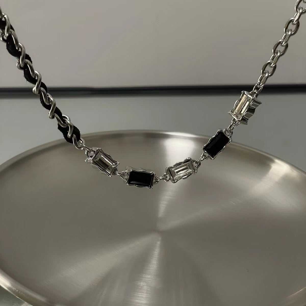 Black and white squares, glass stitching necklaces, men's niche, simple and versatile, titanium steel clavicle chain, light luxury, personality hip-hop jewelry