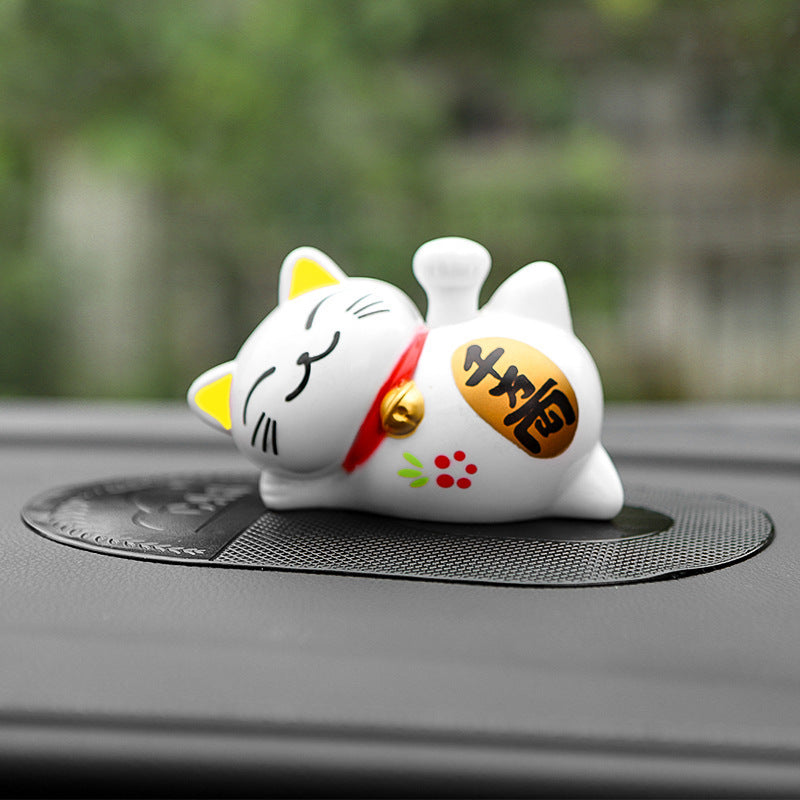 Car creative solar lucky cat ornaments in the car with cute decorative ornaments car accessories
