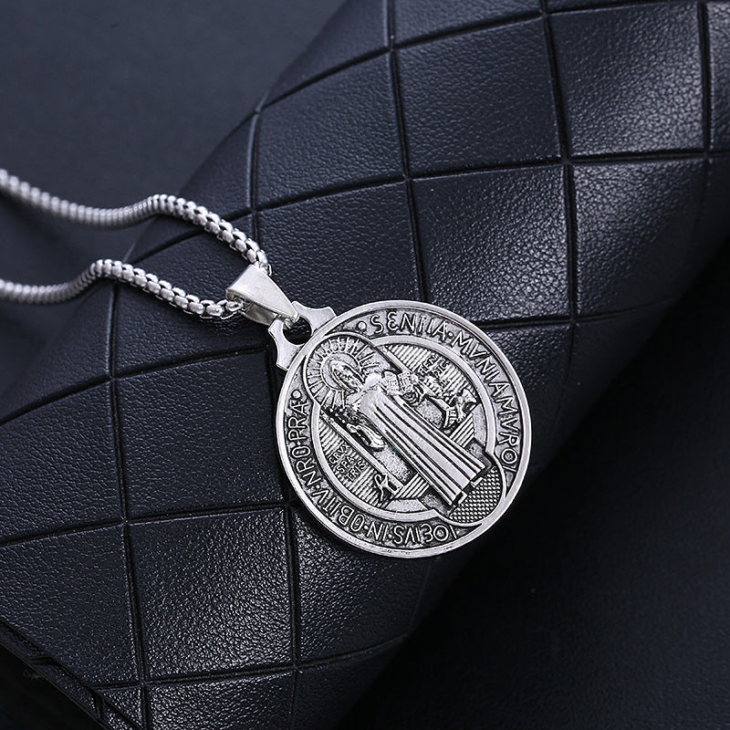 European and American cross-border hot-selling accessories hip-hop street dance couple necklace disc portrait pendant titanium steel boys and girls necklace