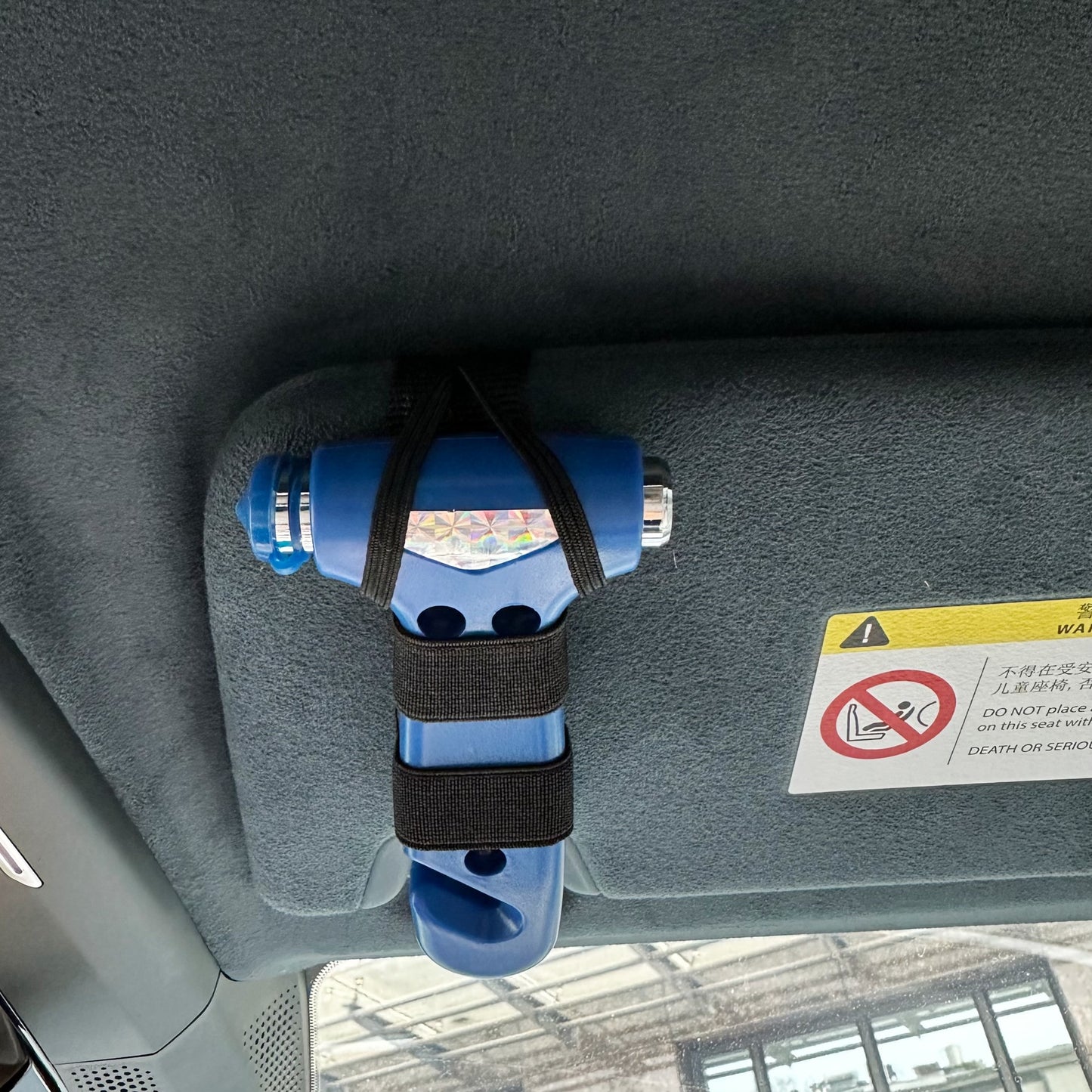 Vehicle safety hammer broken window, self-driving emergency tool, multi-functional two-in-one solid fire escape, breaking the life-saving hammer