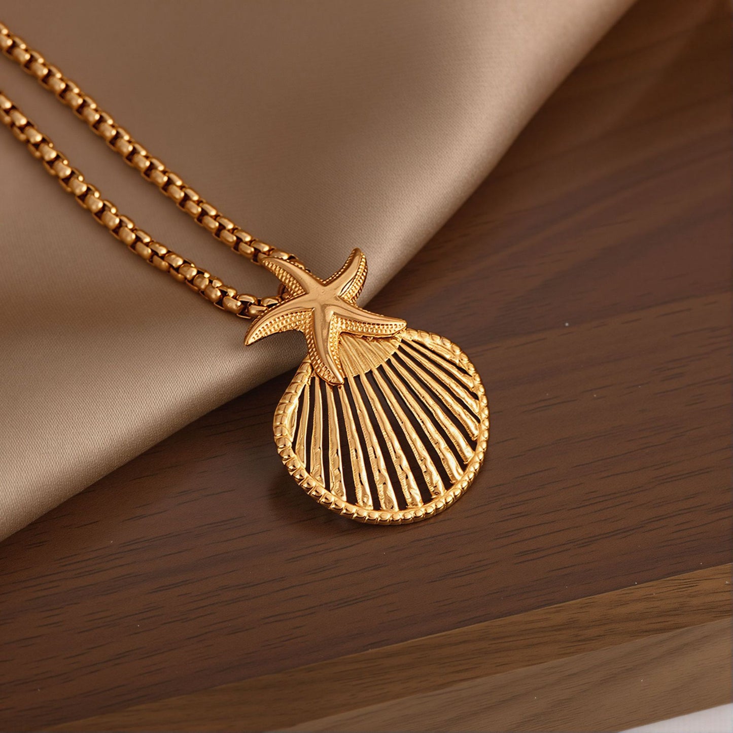 European and American ins light luxury style personality carabiner necklace 18k gold-plated stainless steel box chain necklace female and male hypoallergenic