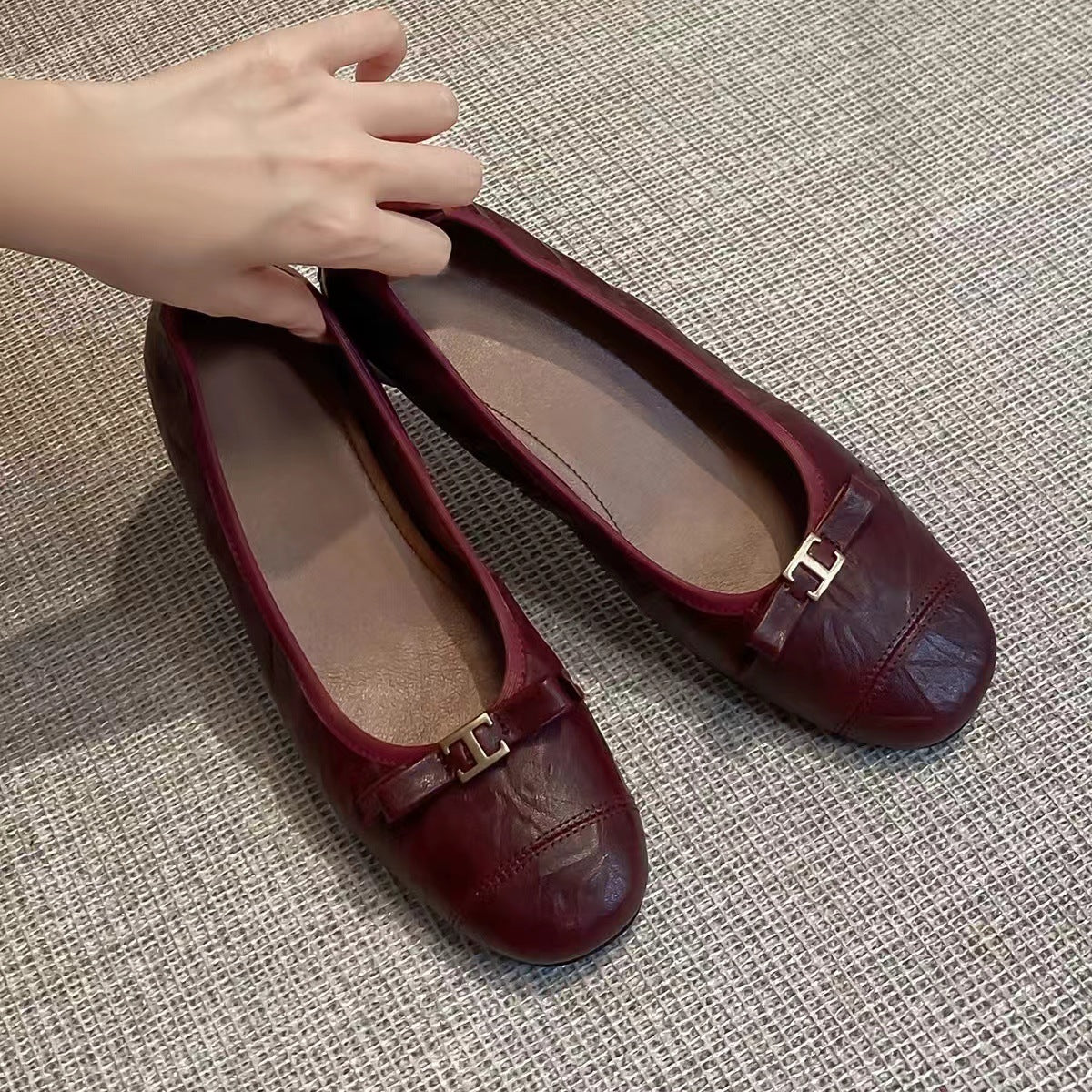 In stock ~ French retro soft sheepskin low-heeled single shoes women's 2025 new round-toed shallow mouth one-foot kick granny shoe girl