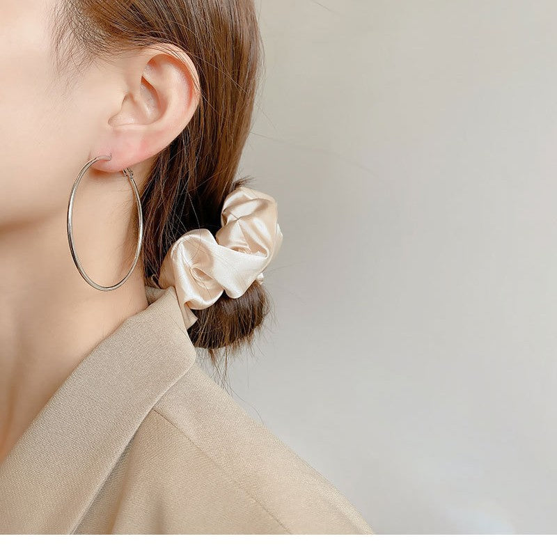 Exaggerated earrings, niche design, high-end sensory rings, earrings, new trendy temperament, slimming and versatile, cold and light wind earrings, women