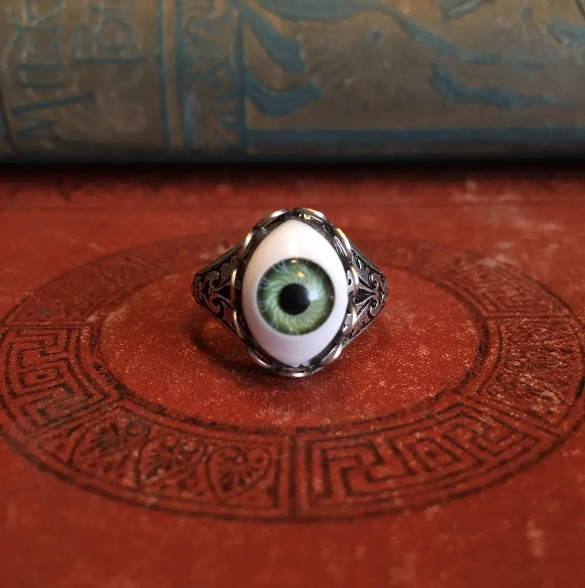Hecheng factory direct sales European and American gothic rock all-round eyeballs creative cat's eye alloy casting men's rings