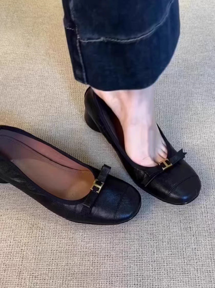 In stock ~ French retro soft sheepskin low-heeled single shoes women's 2025 new round-toed shallow mouth one-foot kick granny shoe girl