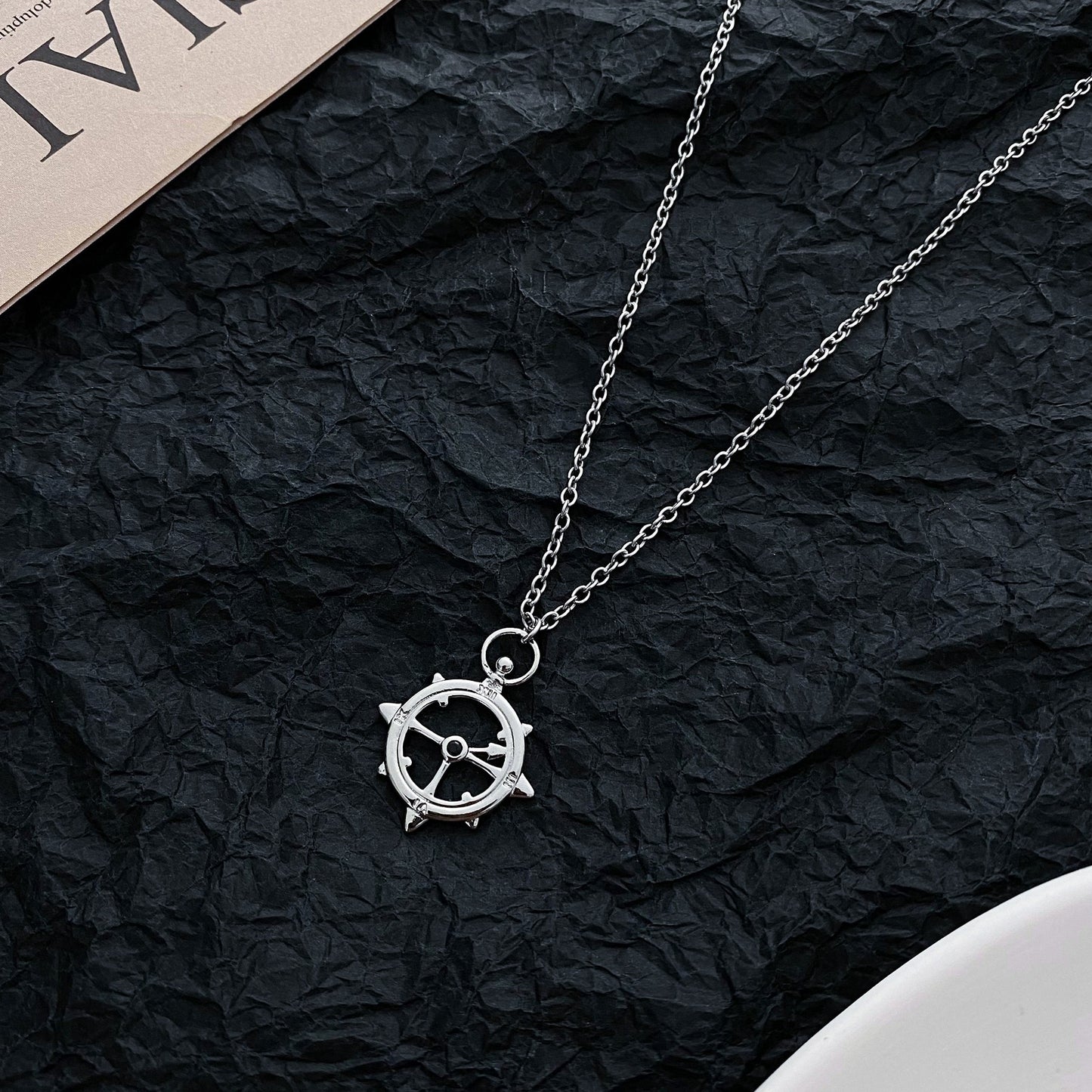 Rudder pendant necklace men's ins high-end design sense niche clavicle chain men's tide light luxury versatile men's jewelry