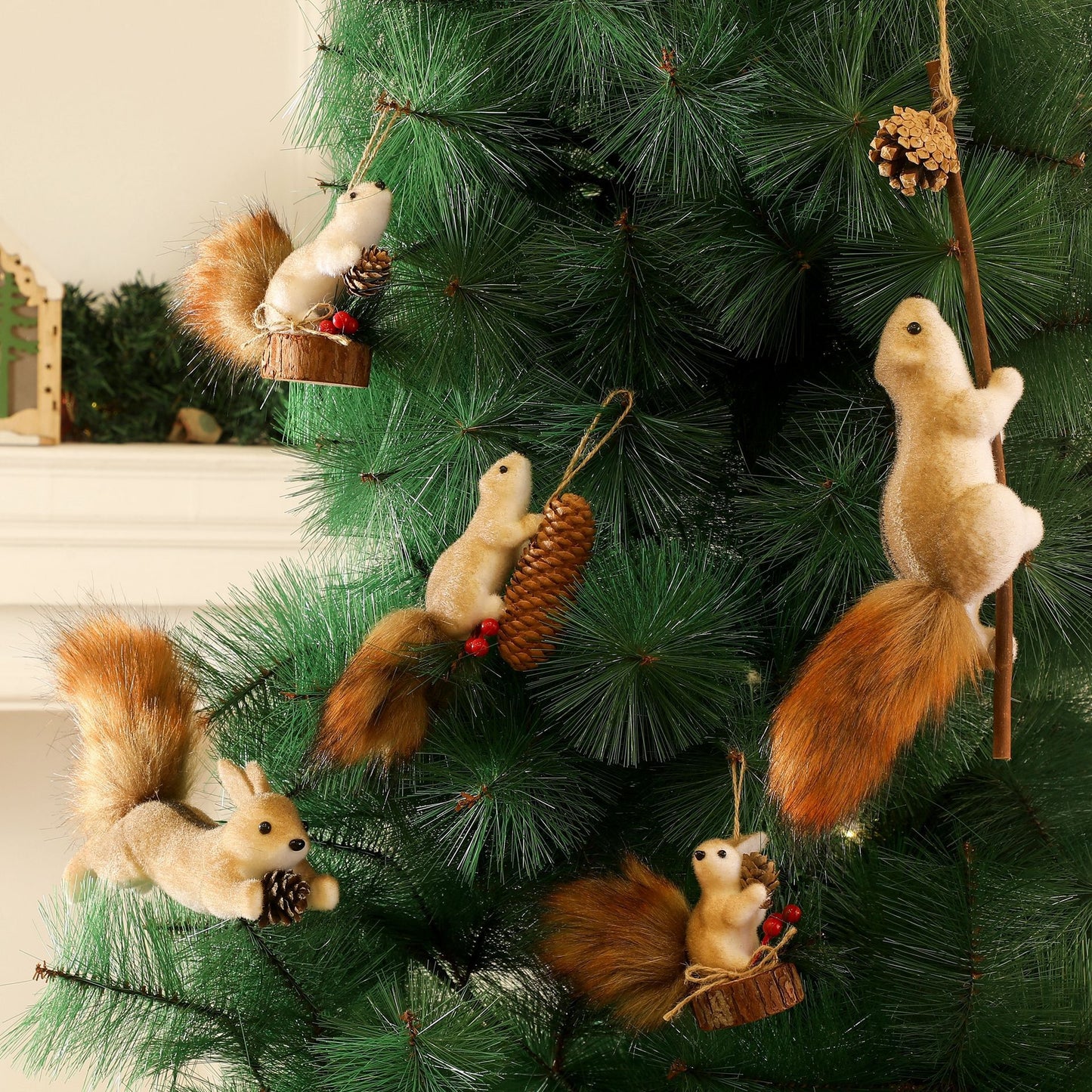Cross-border new squirrel doll decoration Christmas decoration simulation squirrel pendant Christmas tree creative decoration