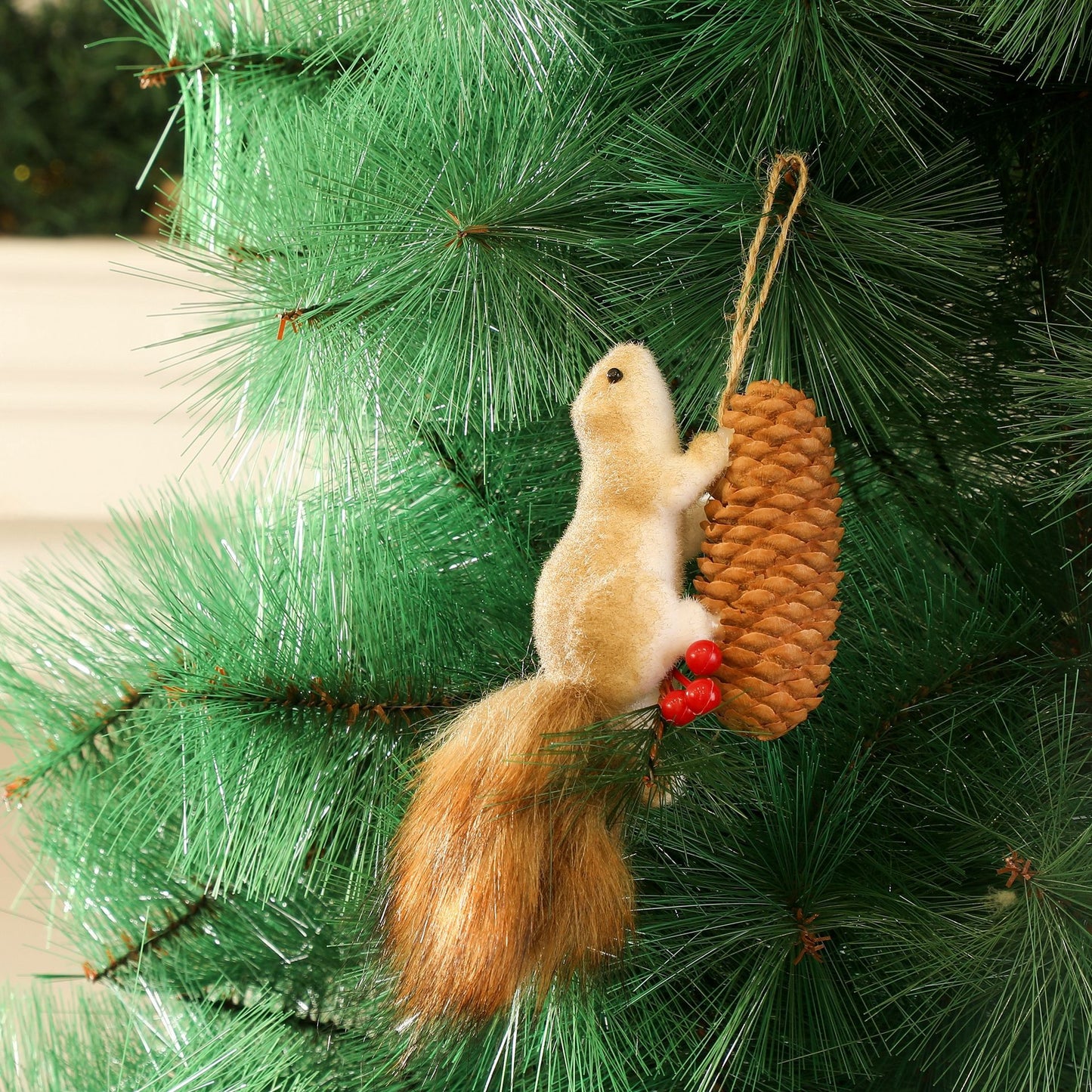 Cross-border new squirrel doll decoration Christmas decoration simulation squirrel pendant Christmas tree creative decoration