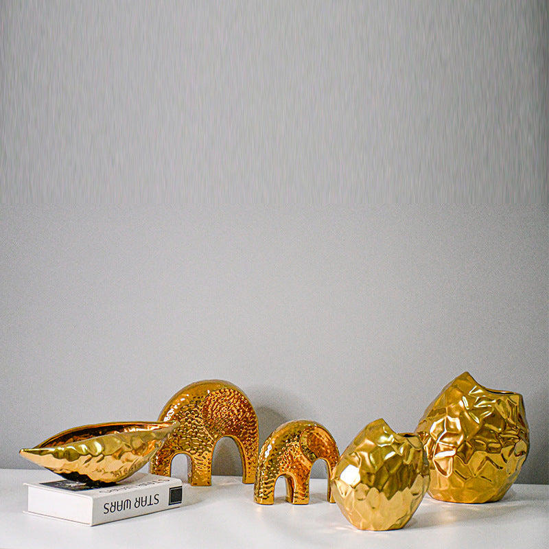 Creative: Nordic simple, special-shaped, gold-plated floral ornaments, light luxury home decorations, living room tabletop, fruit plate