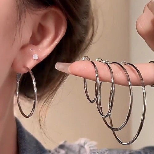 Exaggerated earrings, niche design, high-end sensory rings, earrings, new trendy temperament, slimming and versatile, cold and light wind earrings, women