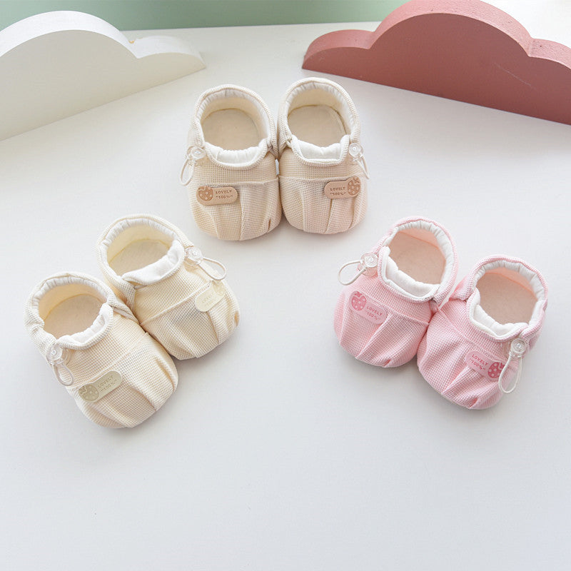 Spring and autumn baby shoes and socks for boys and women baby soft-soled shoes, summer newborn shoes to prevent the toddler shoes from being sent on behalf of a piece