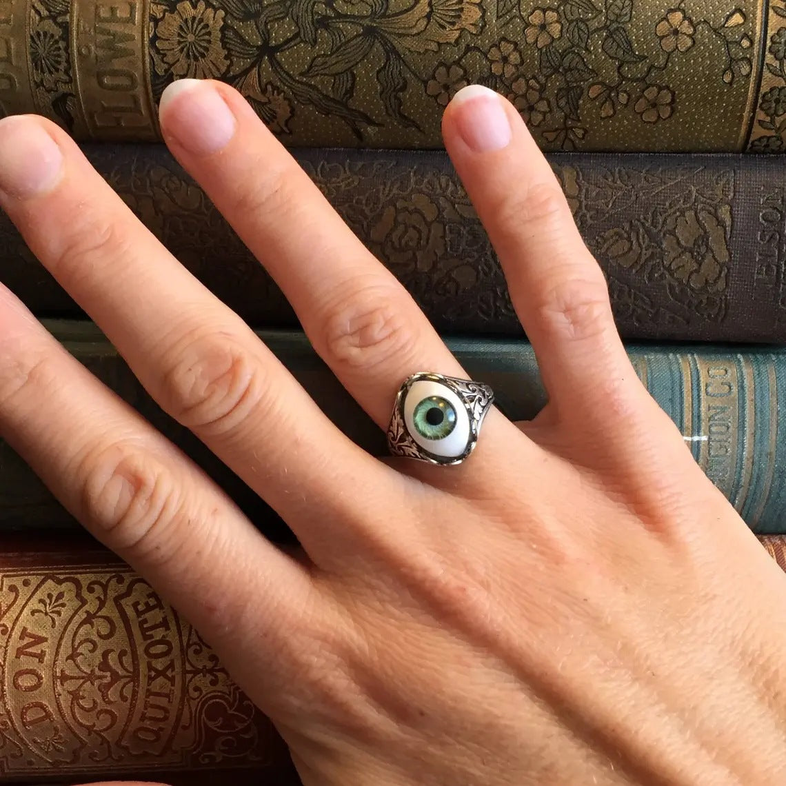 Hecheng factory direct sales European and American gothic rock all-round eyeballs creative cat's eye alloy casting men's rings