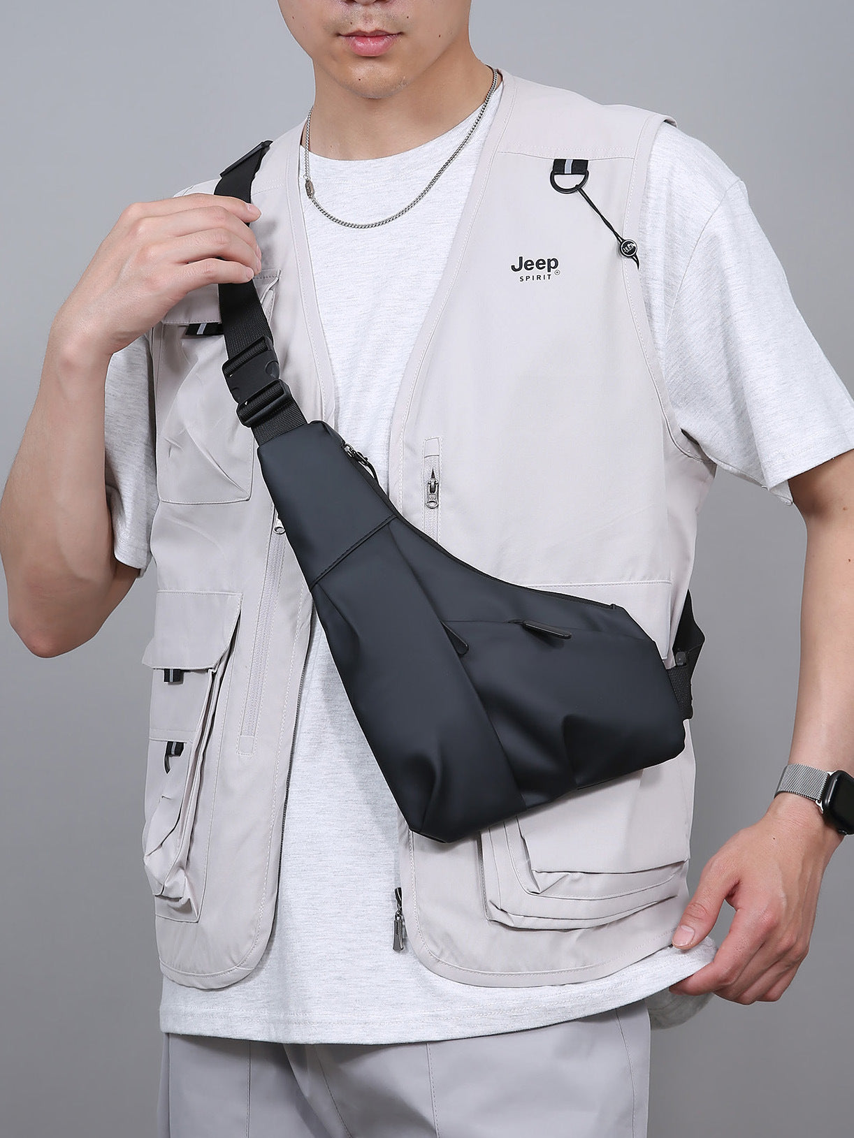Cross-border new triangle bag casual men's leather film large capacity crossbody bag fashionable outdoor water-repellent shoulder bag