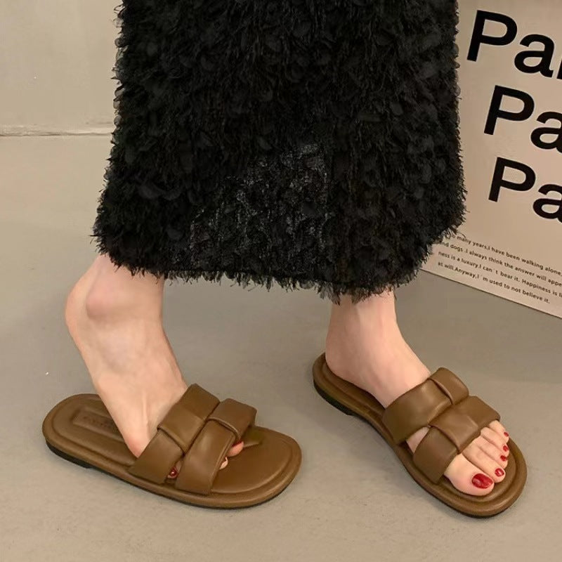 2024 new flat flat slotted sandals for wearing a sense of luxury student soft-soled beach slippers women's summer wholesale