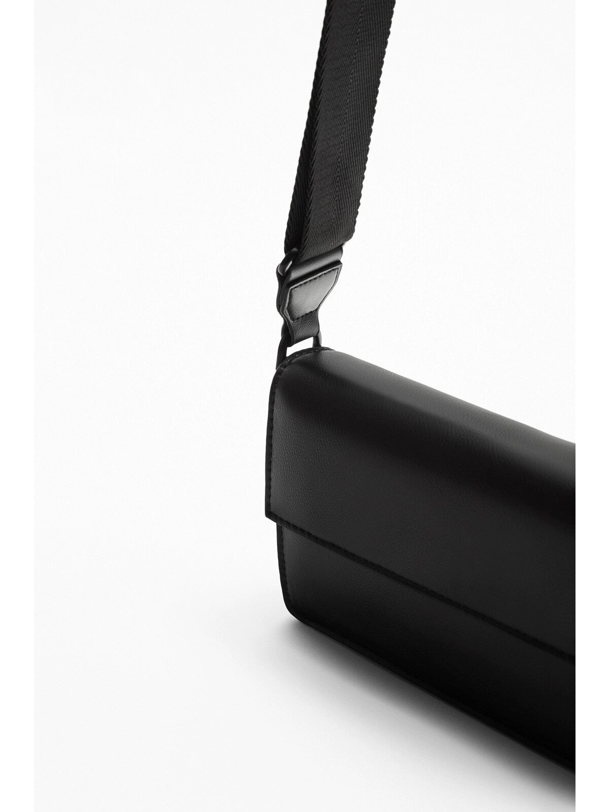 Cross-border foreign trade men's bag shoulder bag men's casual crossbody bag versatile flap messenger bag small square bag spine protection portable