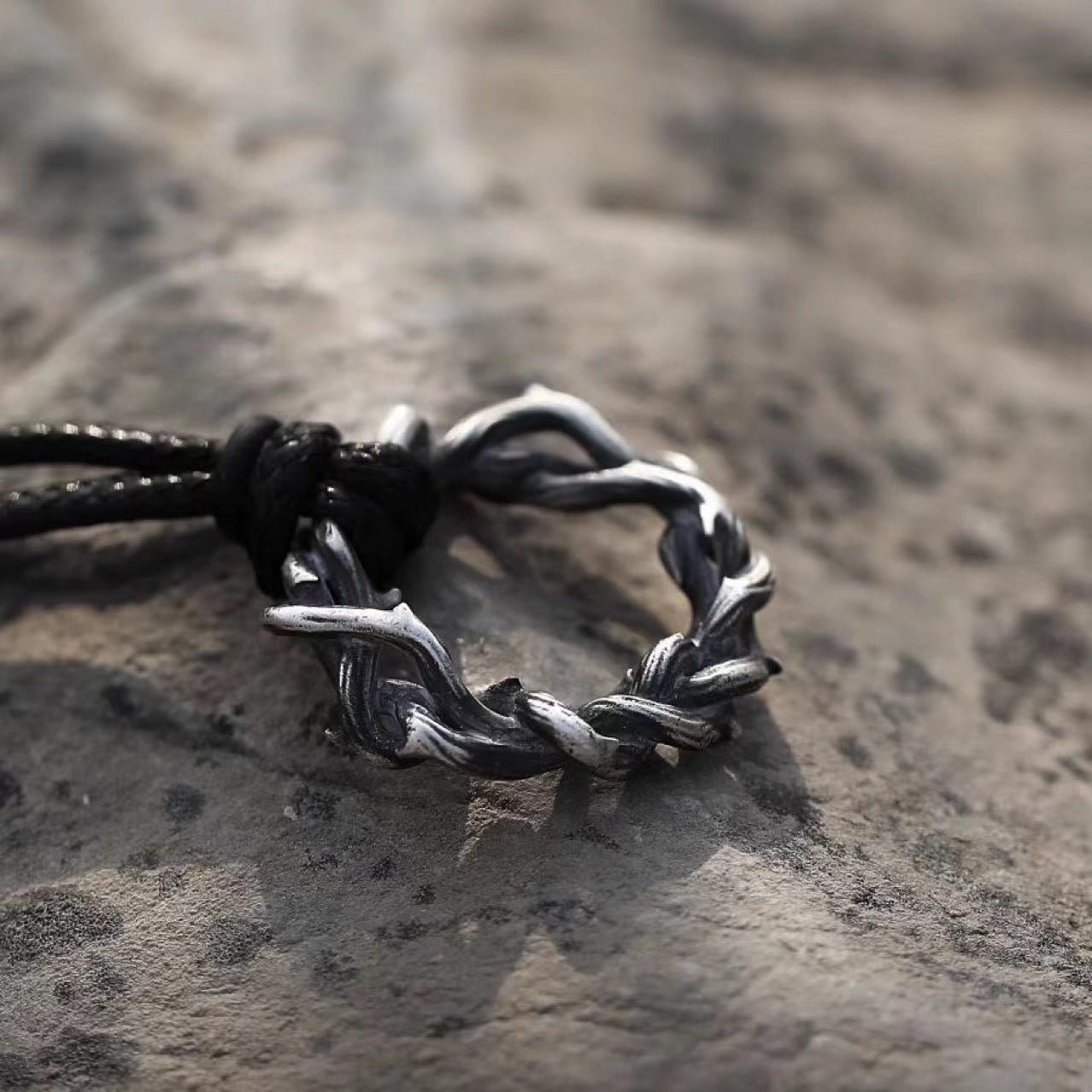 Cross-border jewelry, men's thorn necklace, retro niche design, pendant, personality trend, boyfriend, versatile clavicle chain