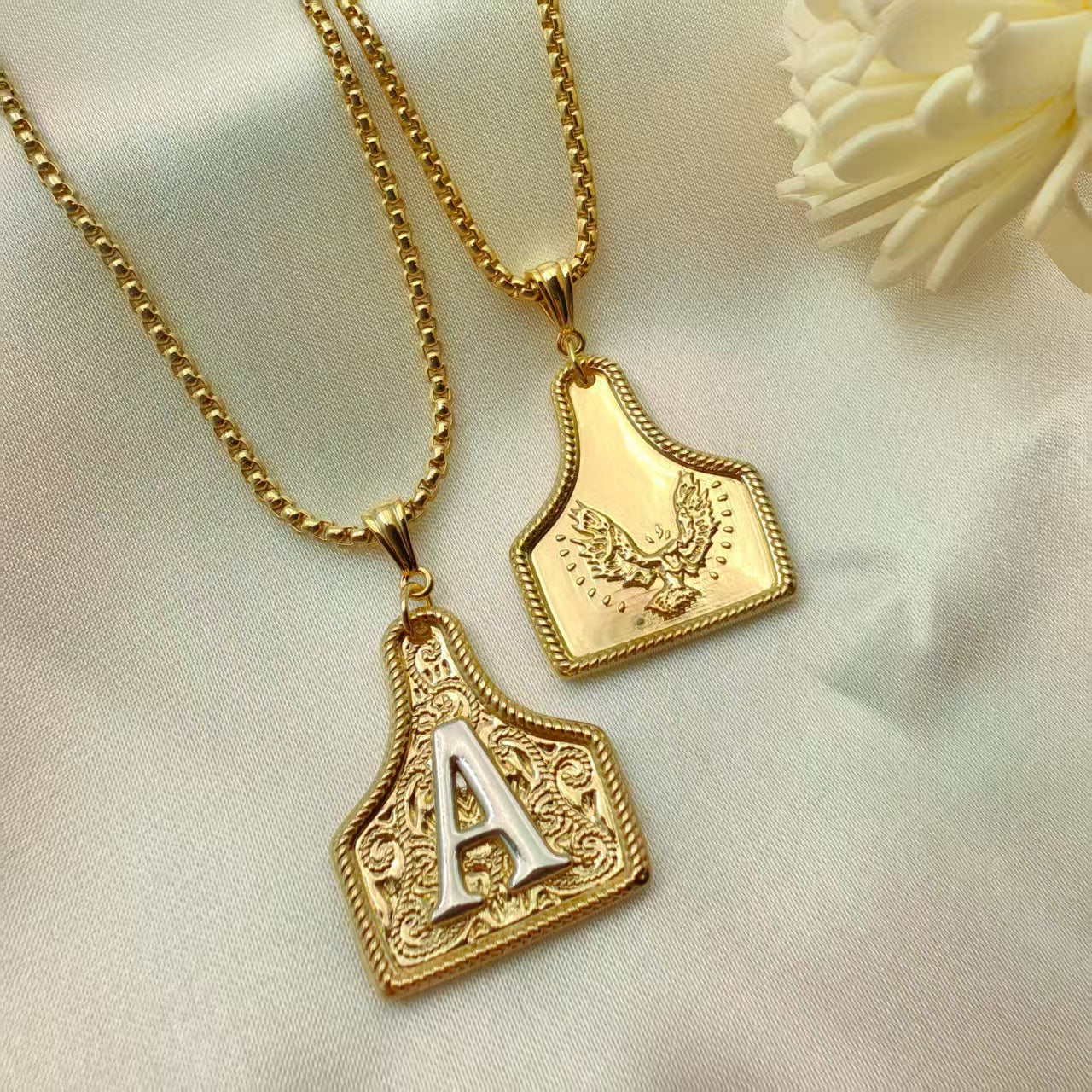 Cross-border new fashion light luxury 26 initials Western denim necklace copper plated real gold color preservation retro high-end jewelry