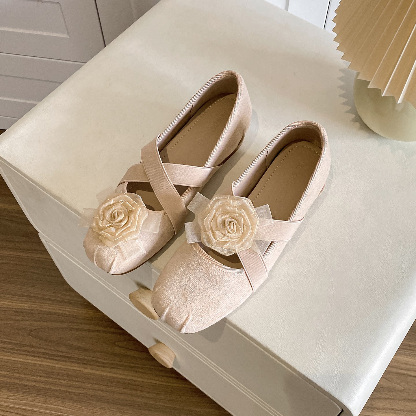 Spot ~ 5CM French fairy-style flower ballet shoes female cross-strap pig nose single shoe girl