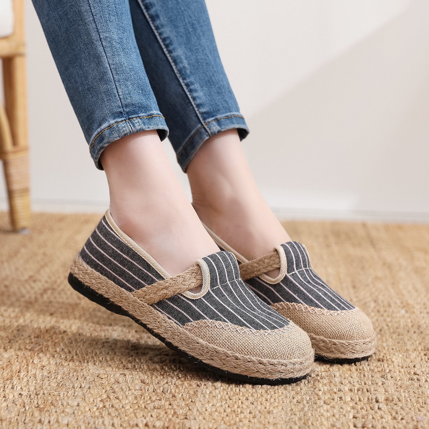 Spring new women's single shoes, one-foot pedals, fisherman's shoes, retro style linen round toe, casual cotton and linen shoes, old Beijing cloth shoes