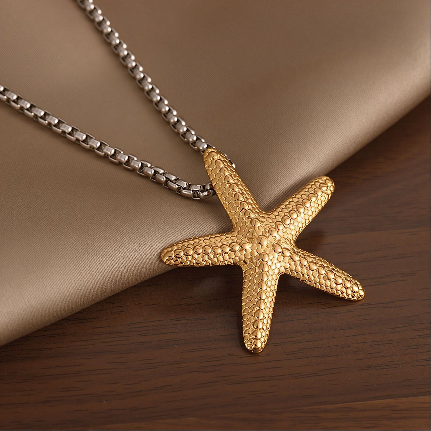 European and American ins light luxury style personality carabiner necklace 18k gold-plated stainless steel box chain necklace female and male hypoallergenic