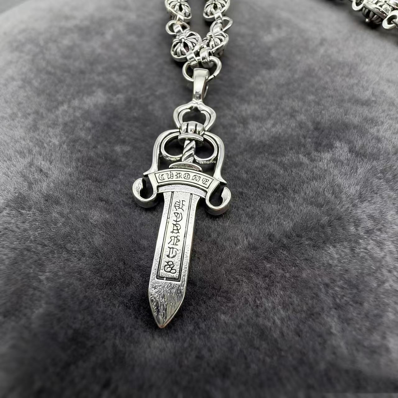 Cross-border hot sale hip hop trend cross sword pendant necklace men's jewelry trend accessories spot wholesale