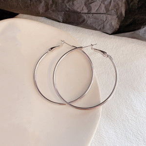 Exaggerated earrings, niche design, high-end sensory rings, earrings, new trendy temperament, slimming and versatile, cold and light wind earrings, women