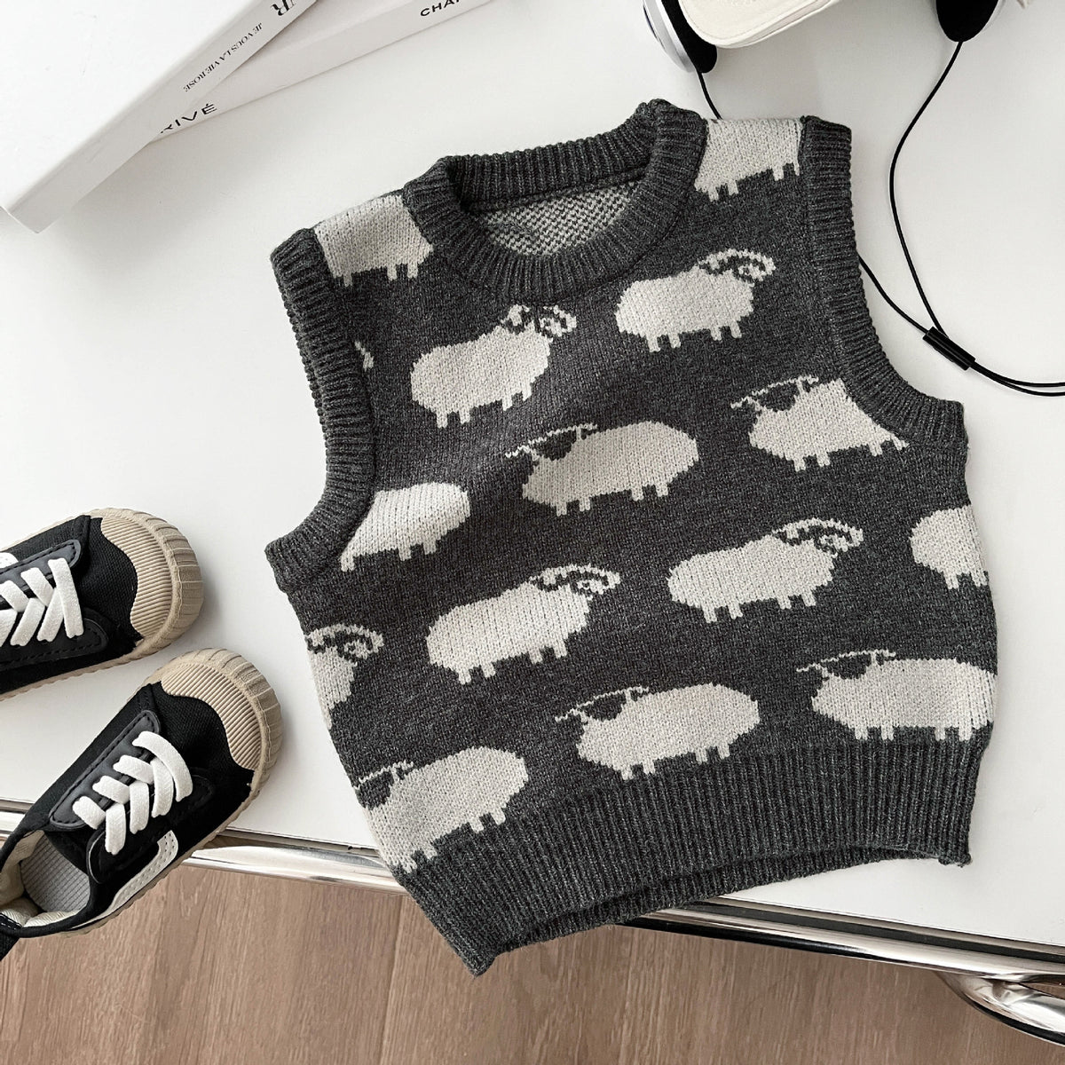 Korean version of children's clothing, boys' vests, spring and autumn, new infants, toddlers, cartoon animals, jacquard vests, children's versatile clothes
