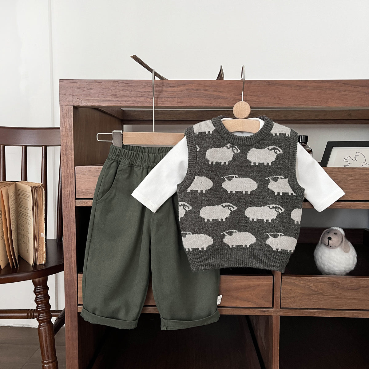 Korean version of children's clothing, boys' vests, spring and autumn, new infants, toddlers, cartoon animals, jacquard vests, children's versatile clothes