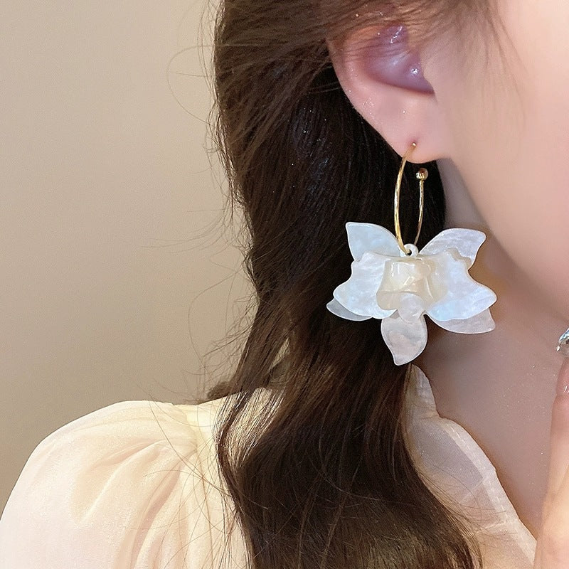 Super fairy French vacation flower earrings women's high-end light luxury temperament earrings niche design fashion earrings