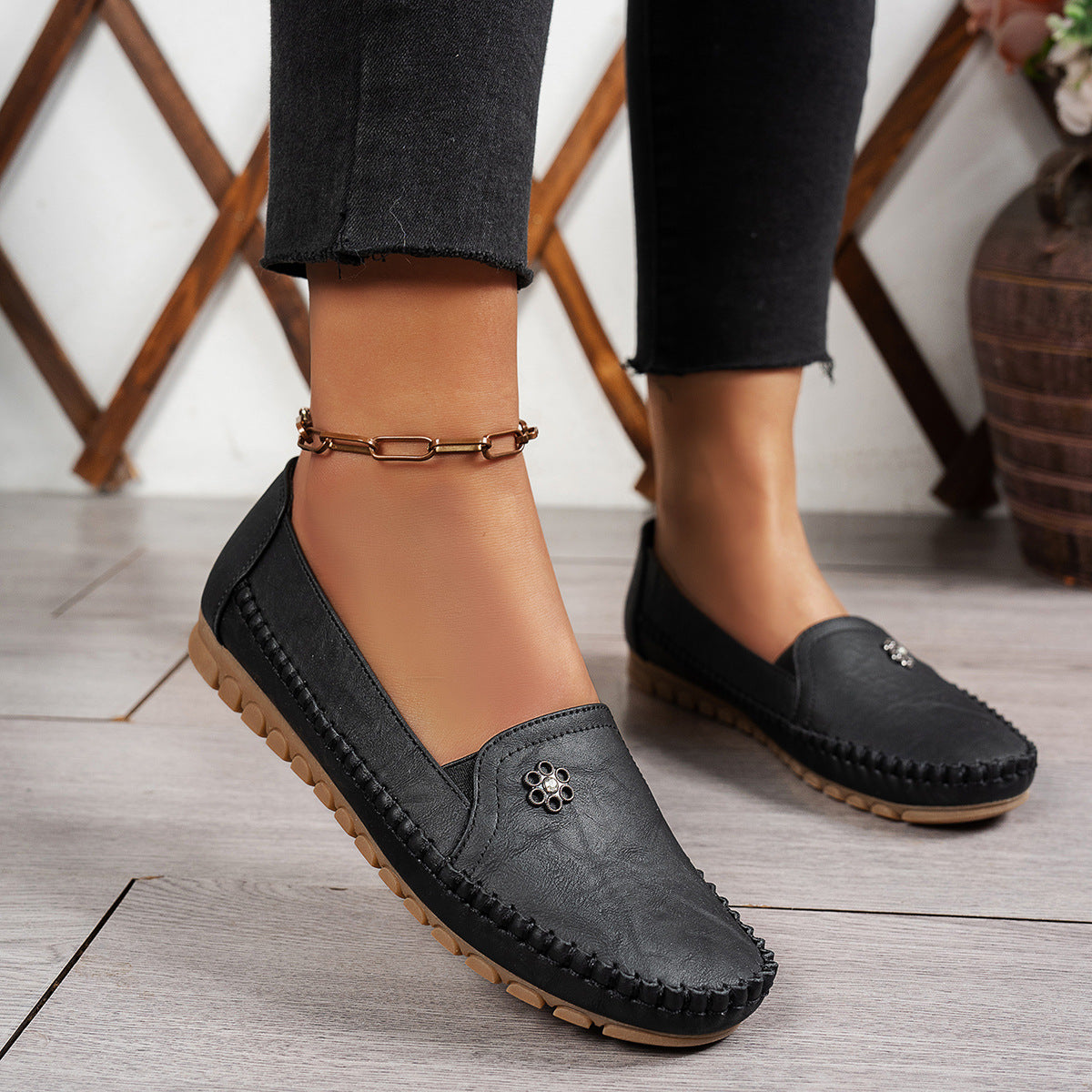 Large-size explosive foreign trade stitching laser ladies flat loafers foreign trade cross-border e-commerce supply is versatile