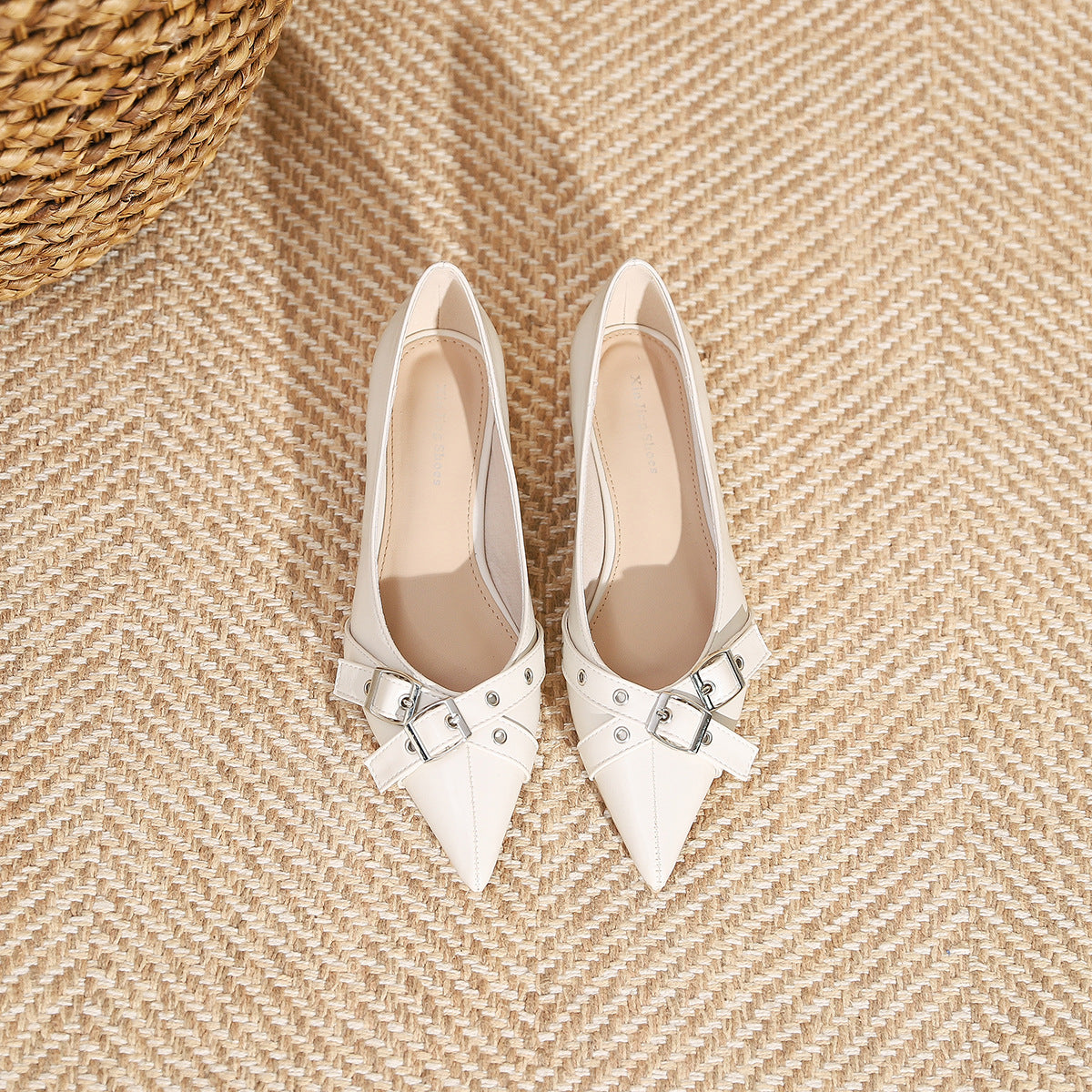 2008-9 Fashionable pointed toe low heeled single shoes new belt buckle pumps flat casual single shoes women