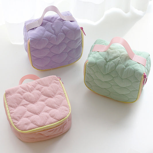 Korean version of super cute ins, small fresh love makeup bag, large capacity portable travel handbag, toiletry bag