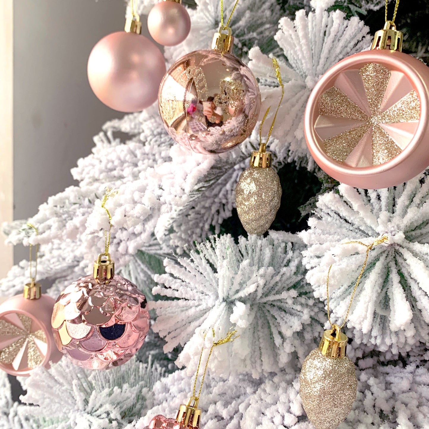 Amazon Christmas decoration 6cm electroplating ball plastic ball shaped painted Christmas ball gift Christmas tree pendant