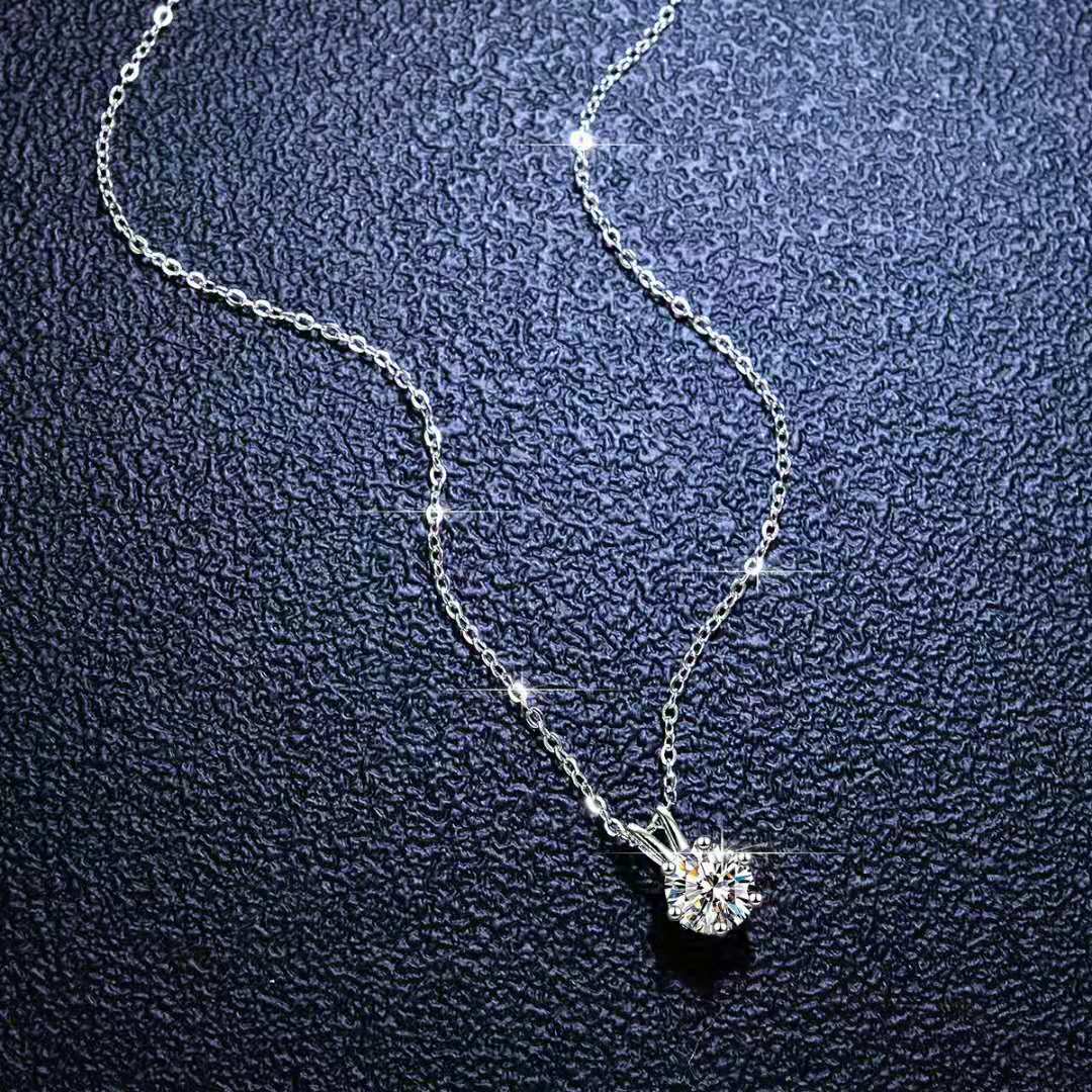 Moissanite necklace women's high-end sense single diamond six-claw pendant clavicle chain silver jewelry gifts Douyin live foreign trade spot