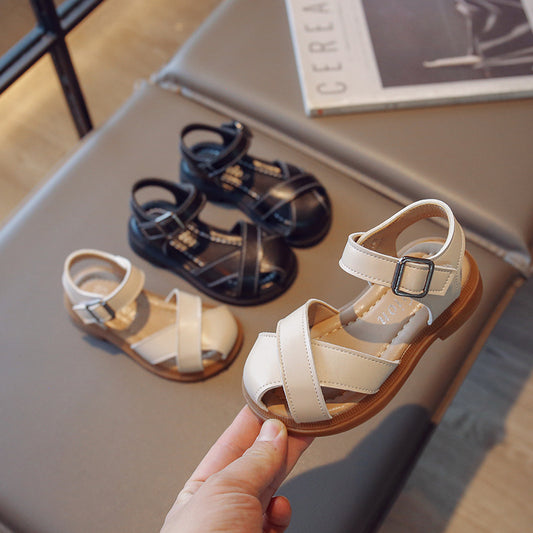 Children's Sandals 2024 Summer New Girls' Toe Soft Sole Sandals Korean Version Girls' Solid Color Flat Fashion Beach Shoes