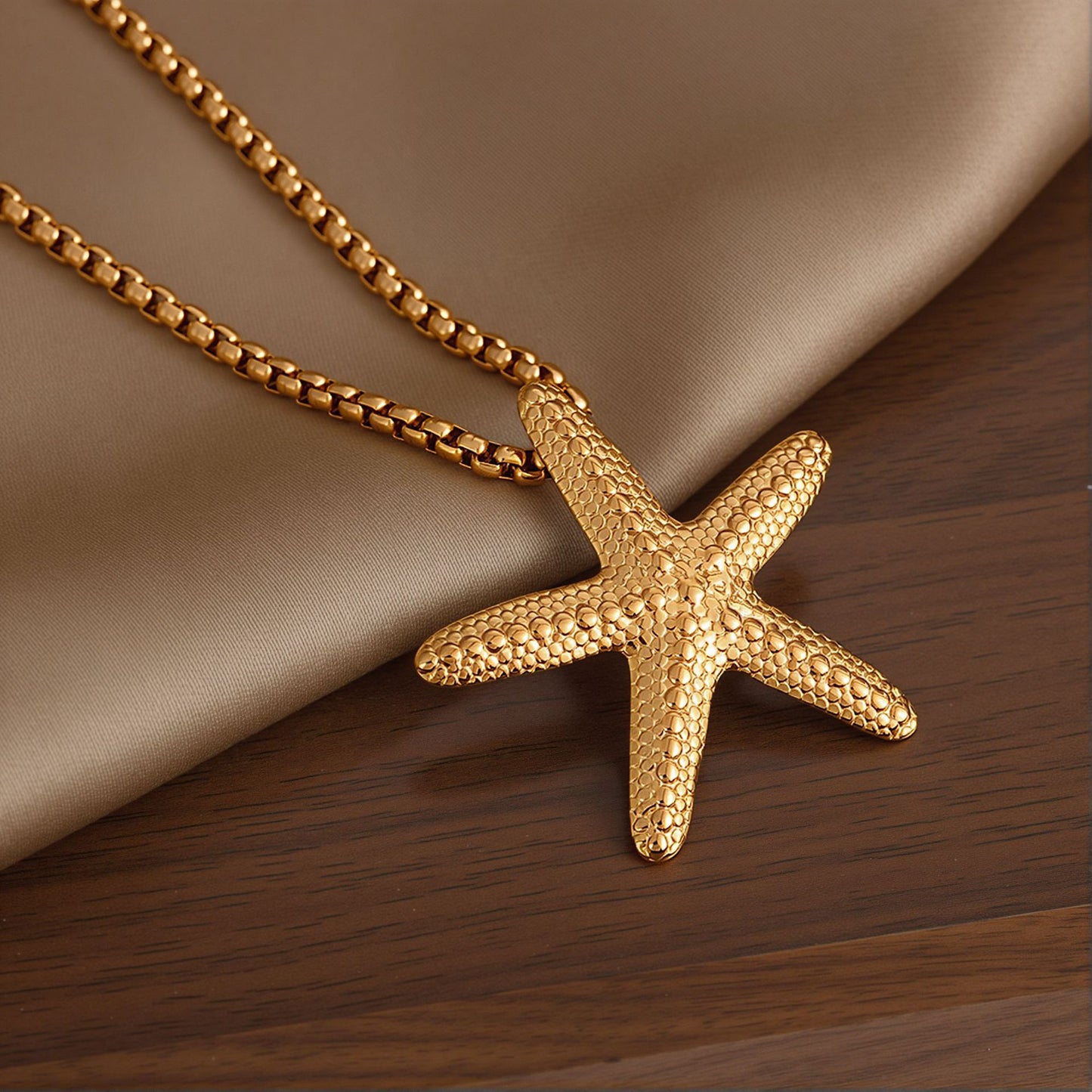 European and American ins light luxury style personality carabiner necklace 18k gold-plated stainless steel box chain necklace female and male hypoallergenic