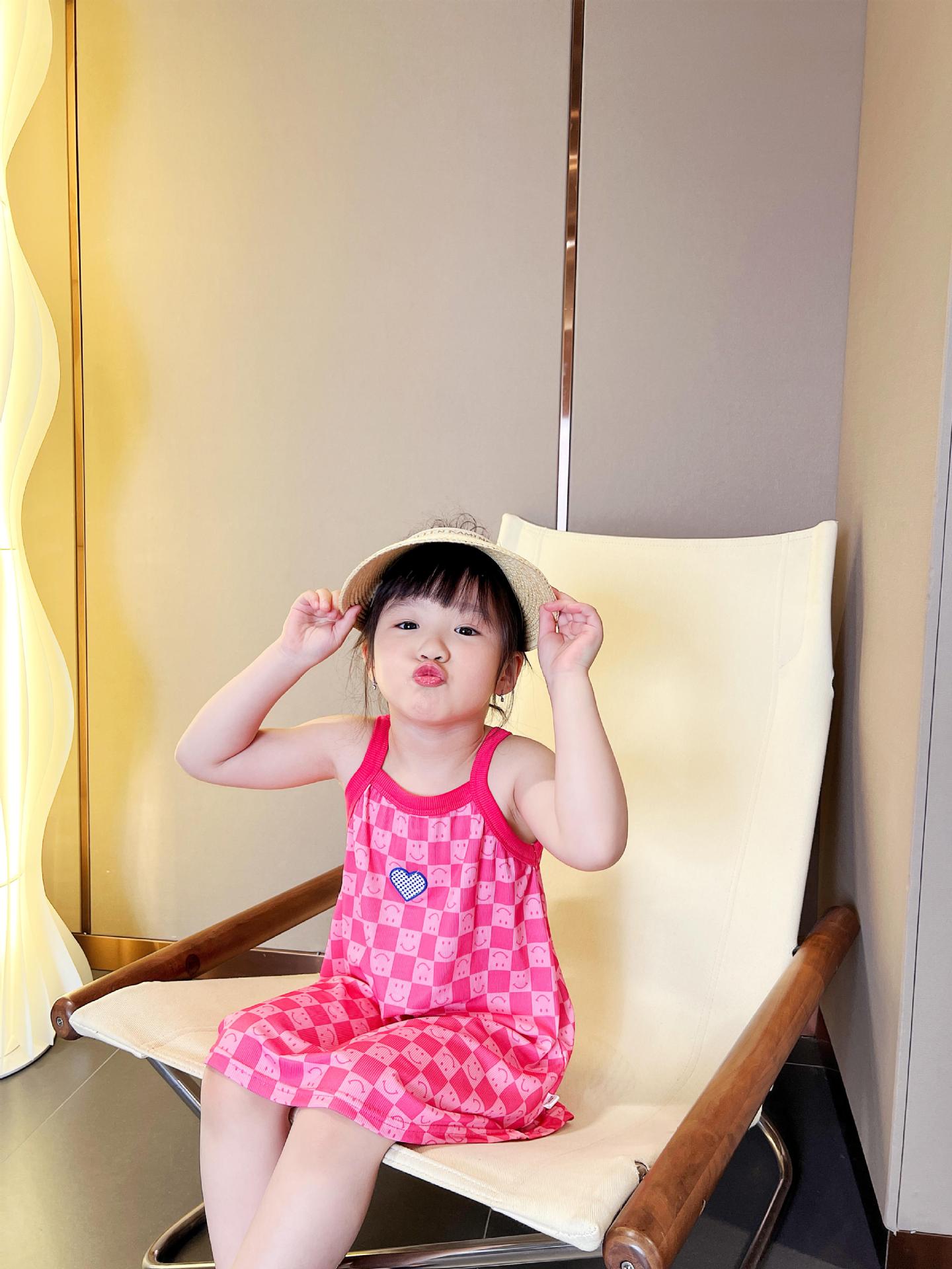 Summer new girls' ice silk sundresses, girls' princess skirts, middle and big children's dresses, women's treasure nightdresses, one piece of hair